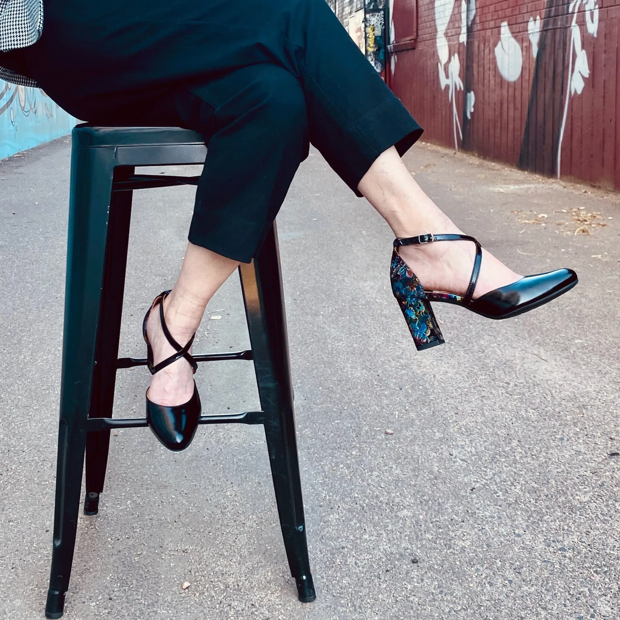 Kylie - Black Flower (Leather Toe)