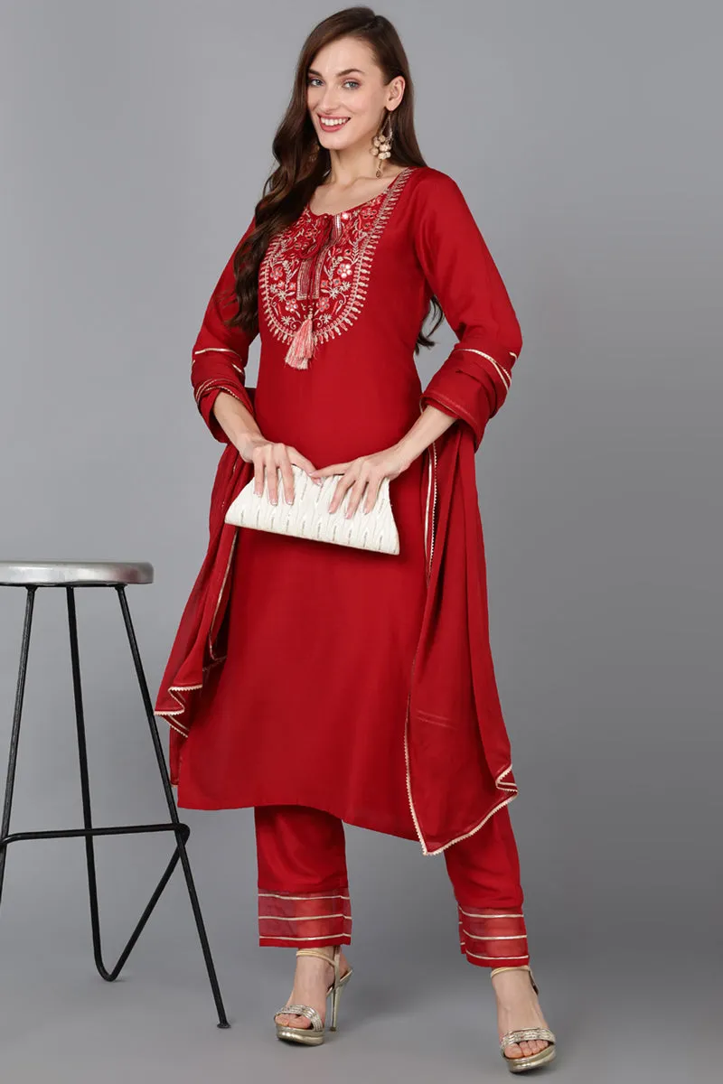 Red Silk Blend Embroidered Kurta Pant With Dupatta
