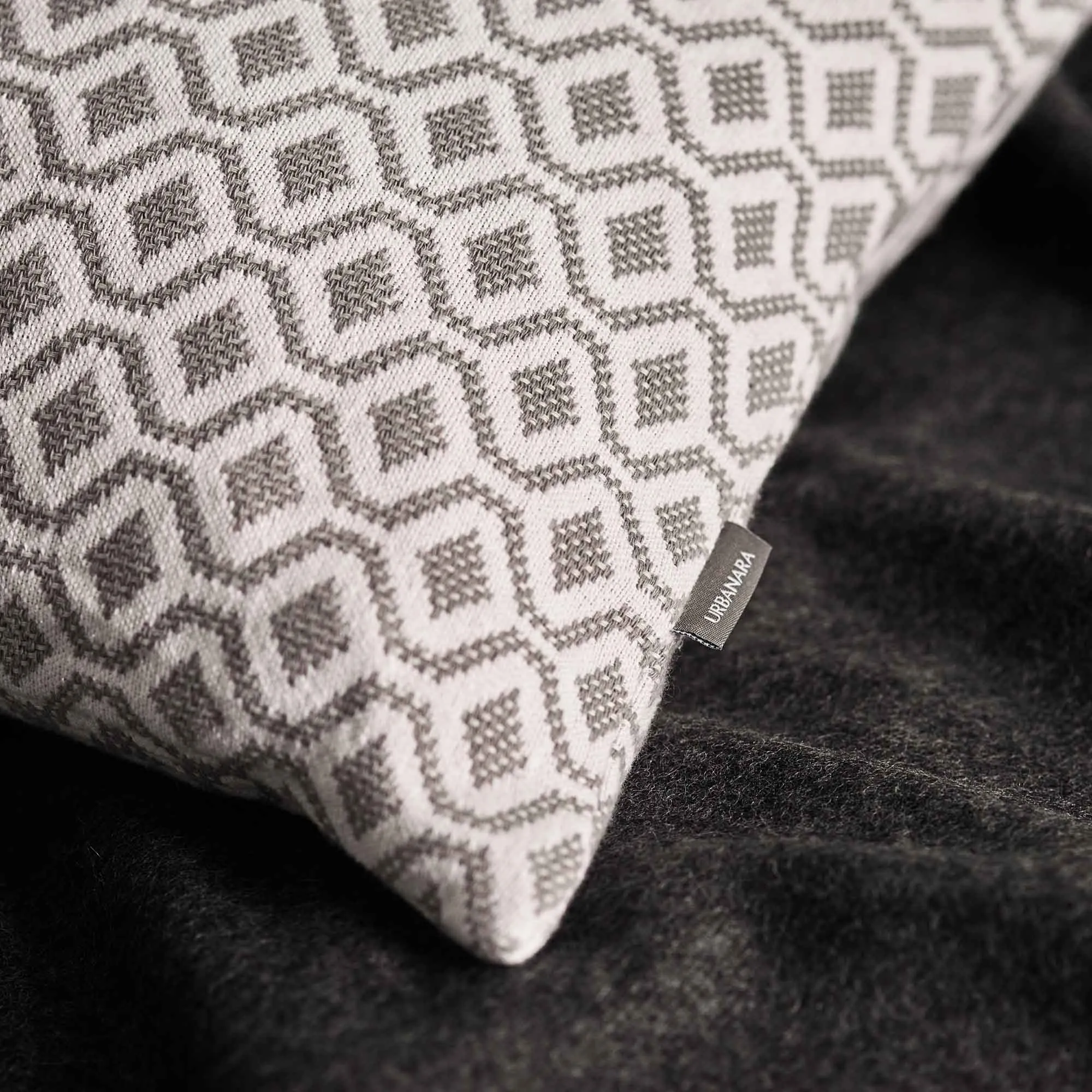 Viana Cushion Cover [Grey/White]