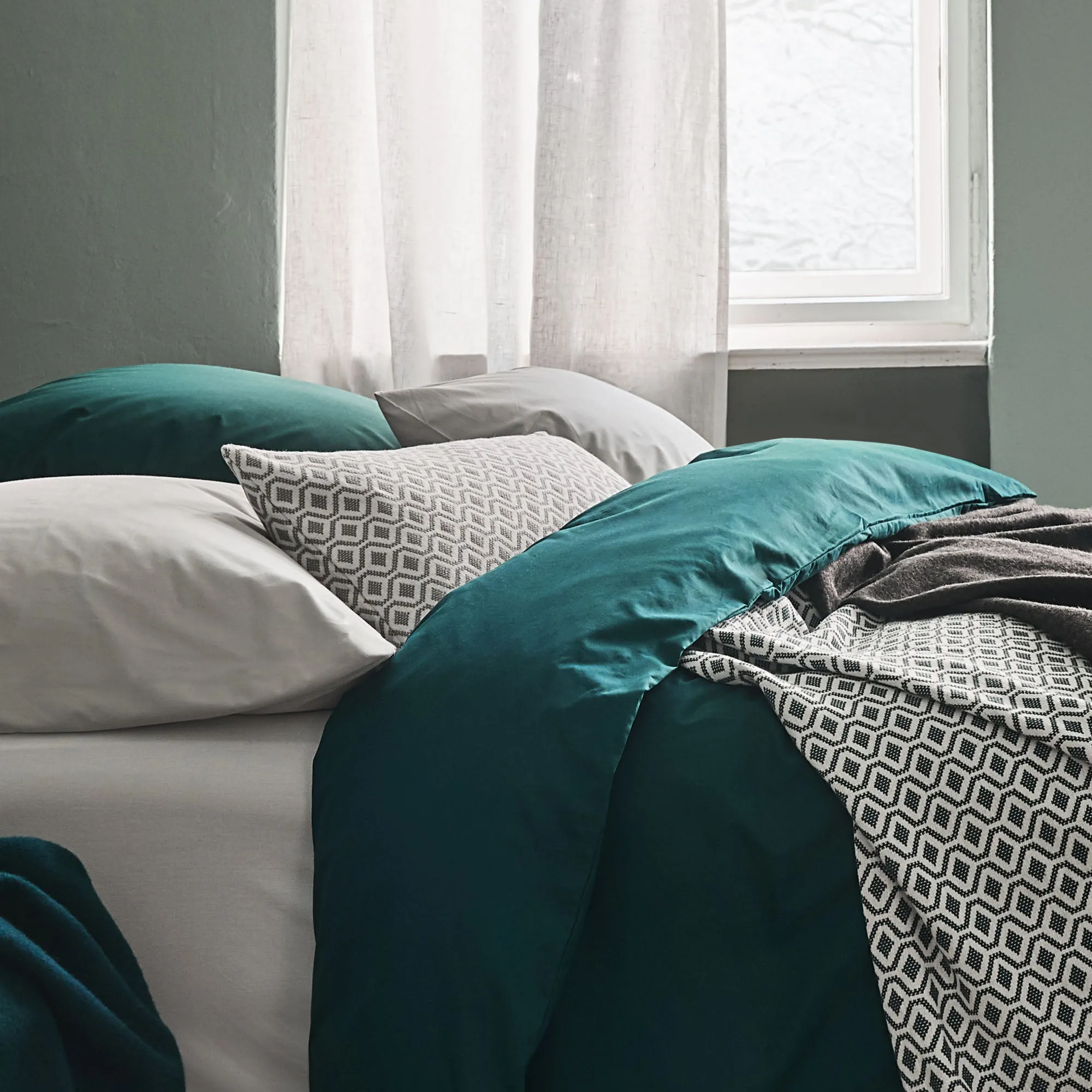 Viana Cushion Cover [Grey/White]